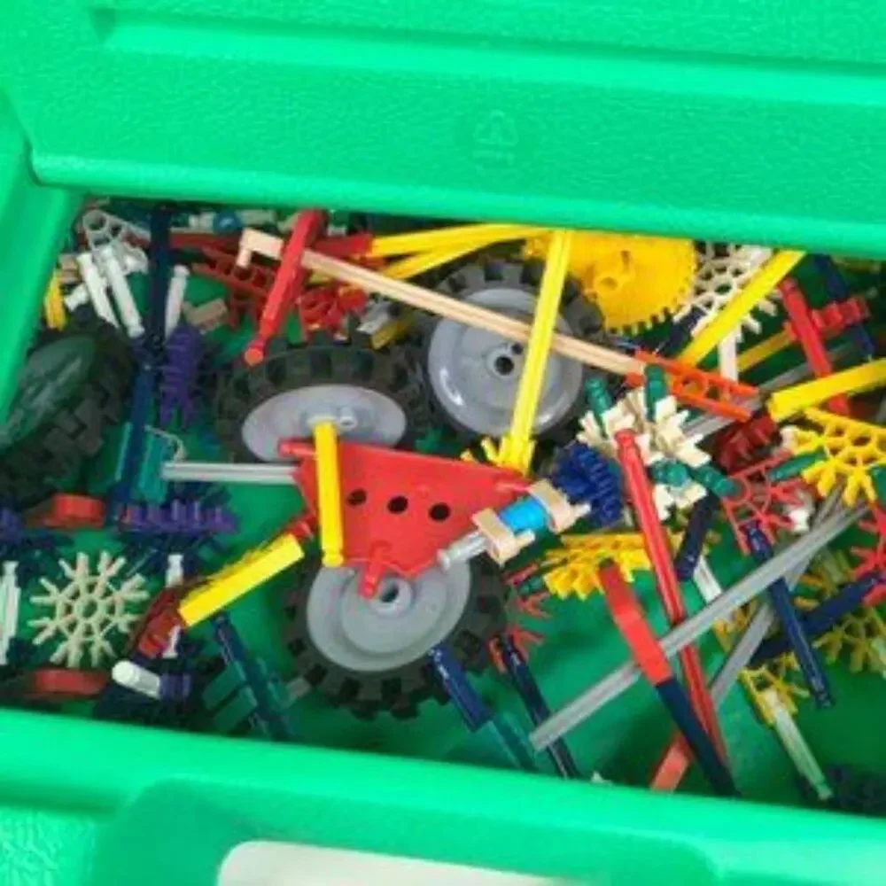 Vintage 2000 K'Nex Playset & Case